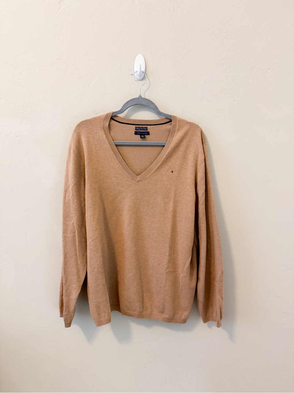 Tommy Hilfiger Womens V-Neck Sweater in Camel Tan, Pima Cotton Blend